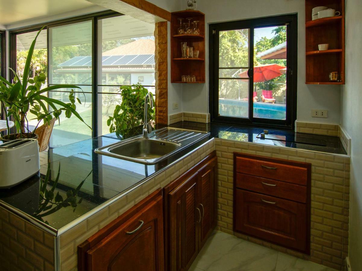 Tina'S Living Paradise - Guesthouses With Private Pool Ban Phe Exterior foto